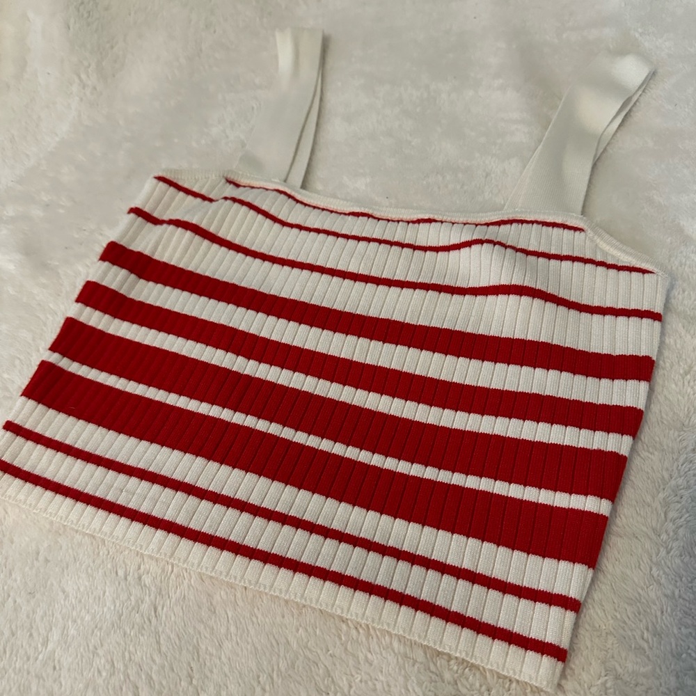 striped tank top❤️🤍